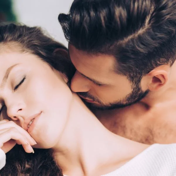 Los secretos de un beso en el cuello