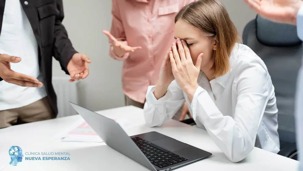 Estrés laboral y agotamiento emocional enfoque psicológico