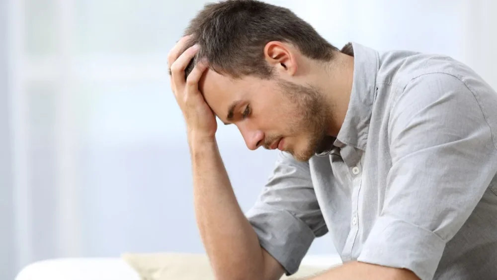 Hombres agobiados en relaciones ¿Por qué sucede?