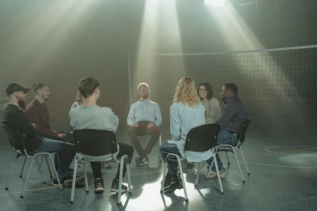Terapia de grupo para sanar trauma emocional